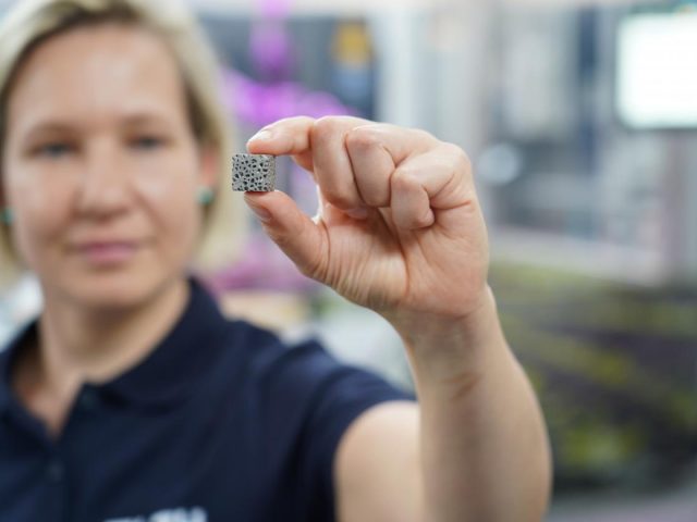 Maßgeschneiderte zahnmedizinische Implantate aus dem 3D-Drucker